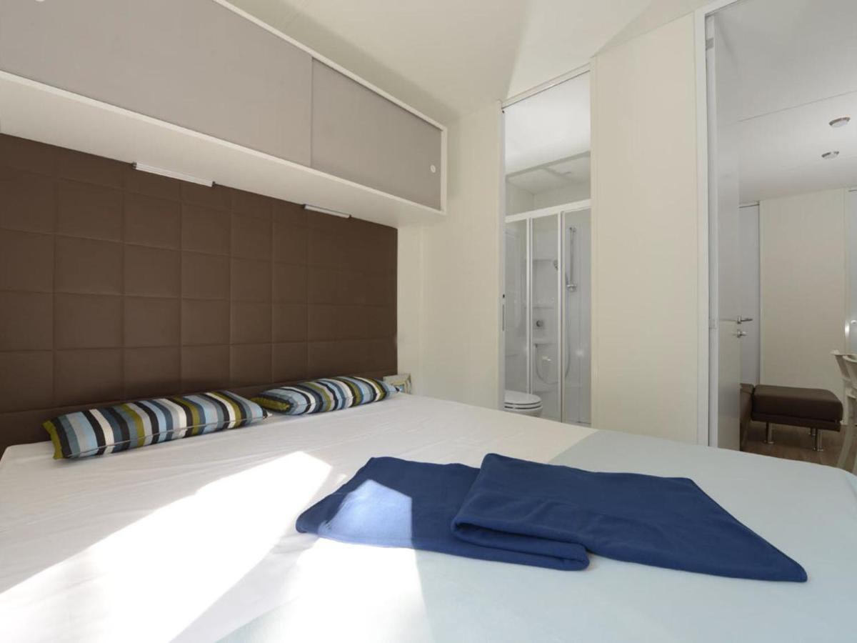 Holiday Home Maxi Caravan Capri By Interhome Бая Домиция Екстериор снимка